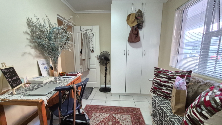 2 Bedroom Property for Sale in Whispering Pines Western Cape